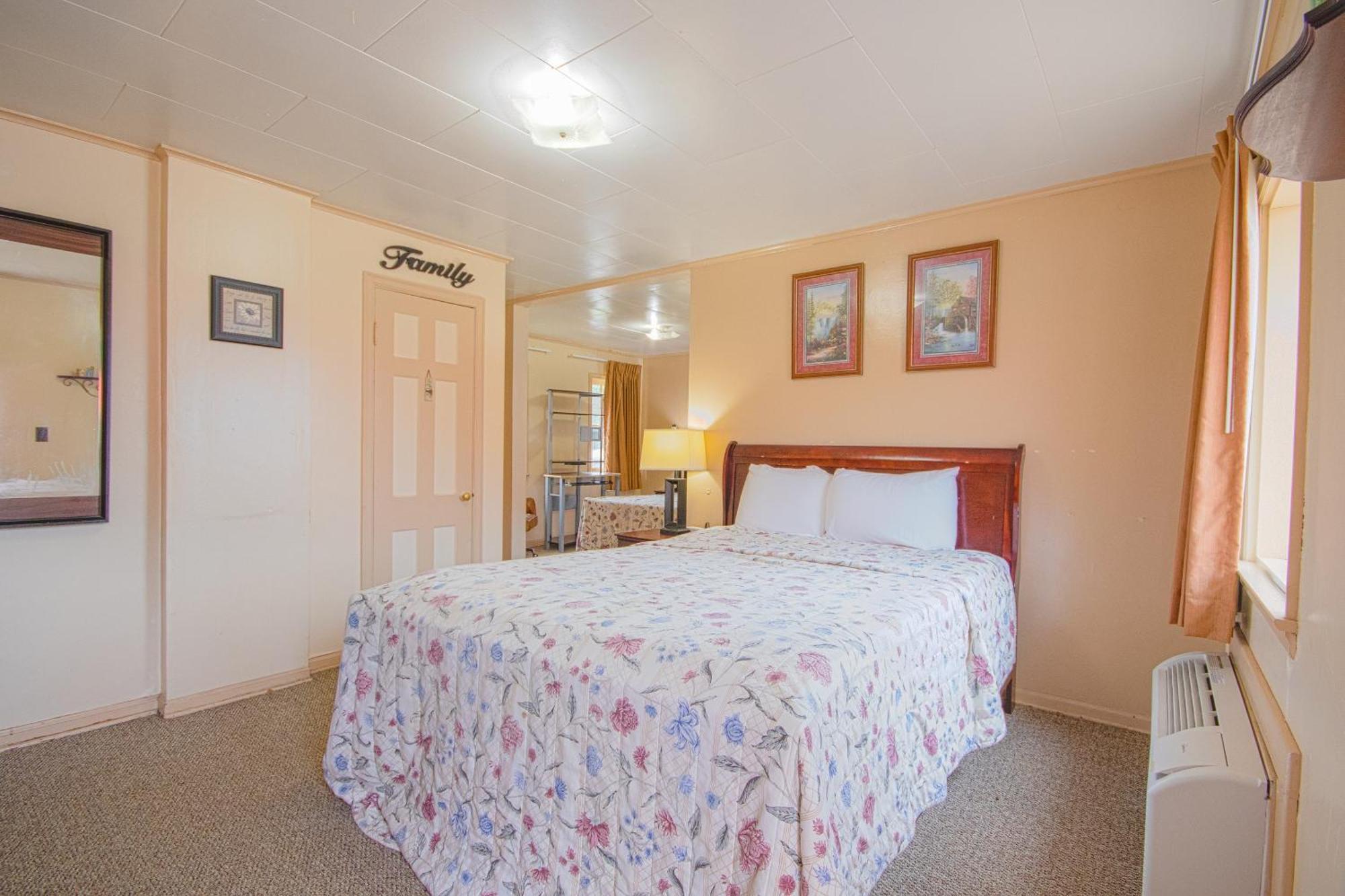 Sunflower Motel Hiawatha By Oyo Extérieur photo