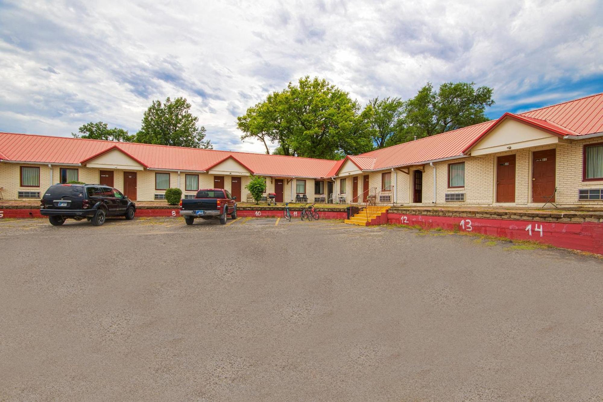 Sunflower Motel Hiawatha By Oyo Extérieur photo