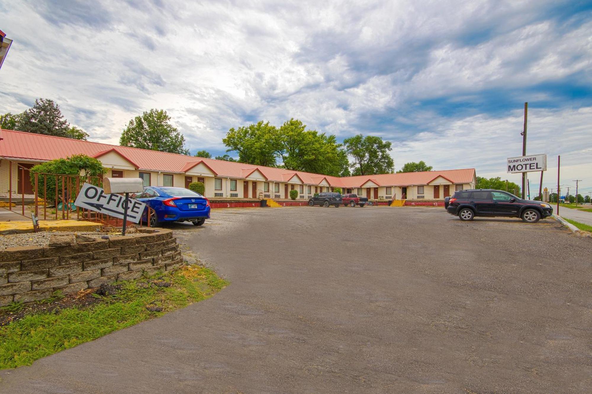 Sunflower Motel Hiawatha By Oyo Extérieur photo