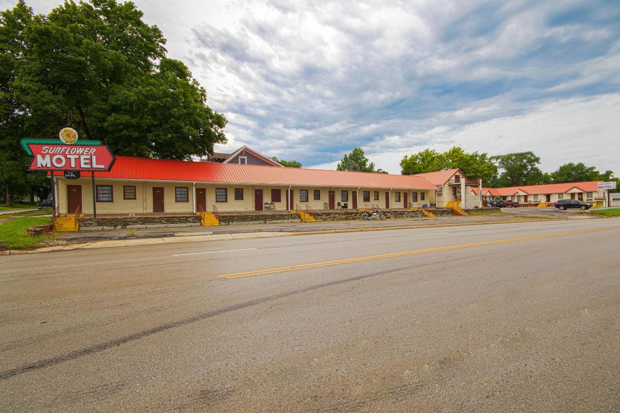 Sunflower Motel Hiawatha By Oyo Extérieur photo